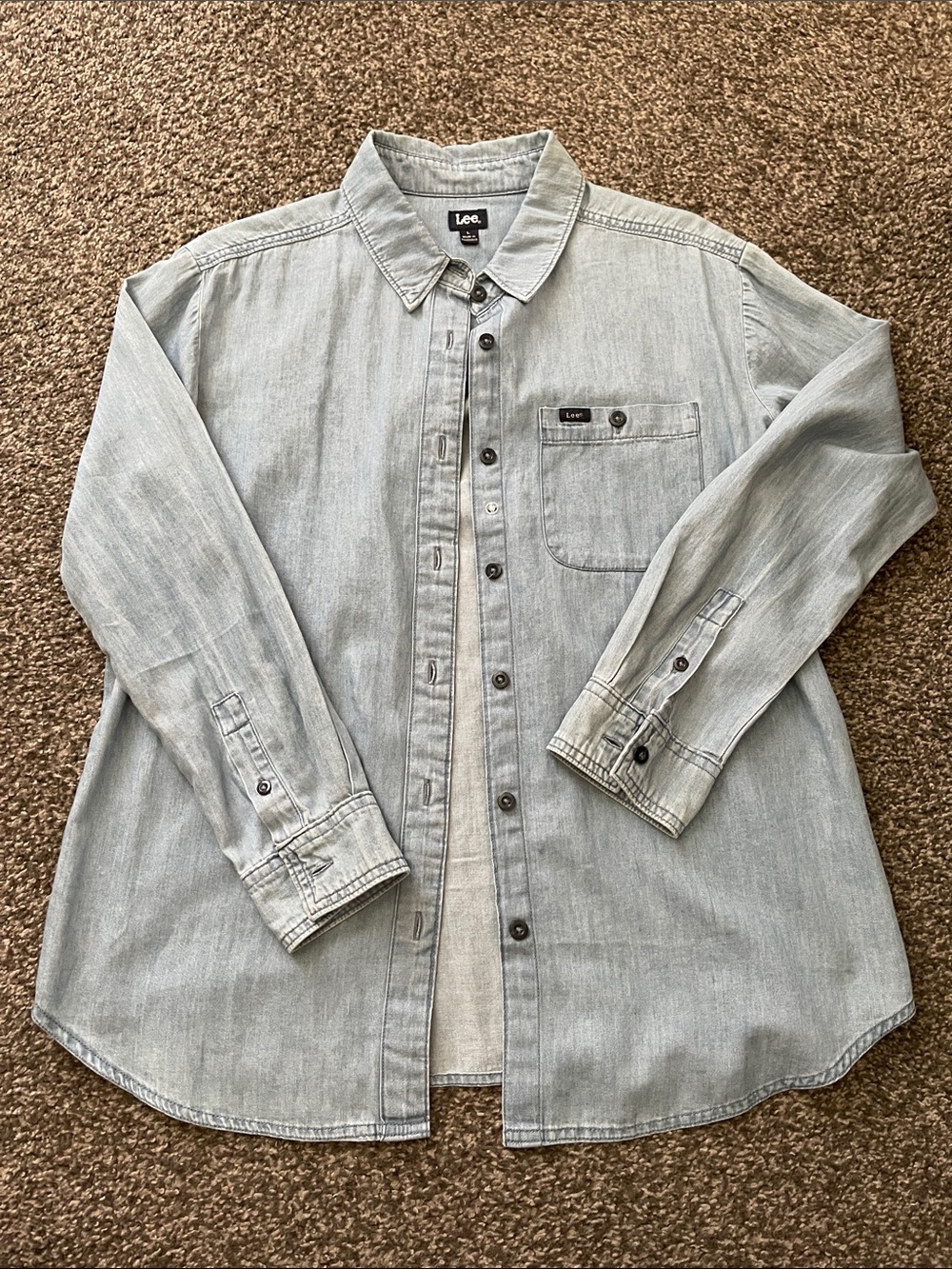 Lee women Pale Blue Denim Button-Down Shirt. Brand new, no tags